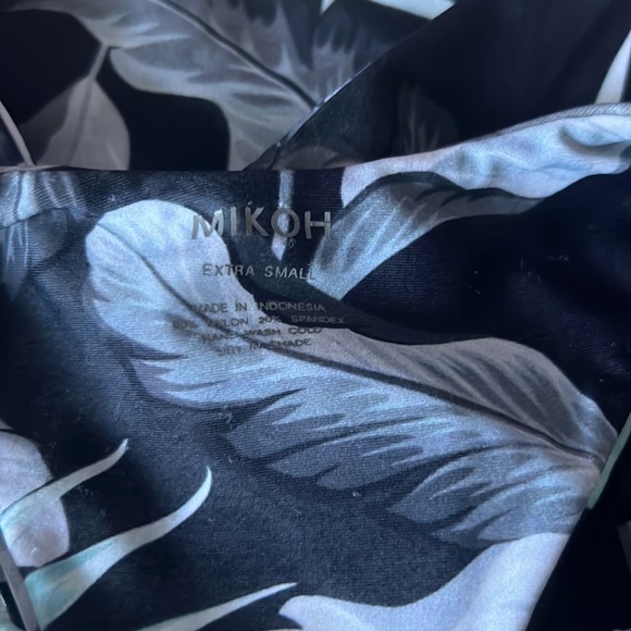 Mikoh Halter Bikini 👙 Top - Picture 3 of 3